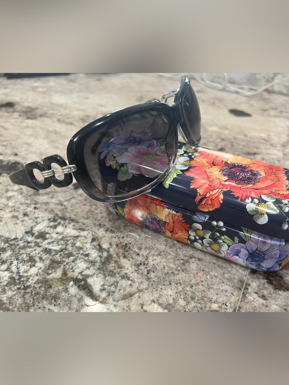 EUC!Brighton”Express Yourself”Black Sunglasses/Silver&CrystalArms/Case/No Damage